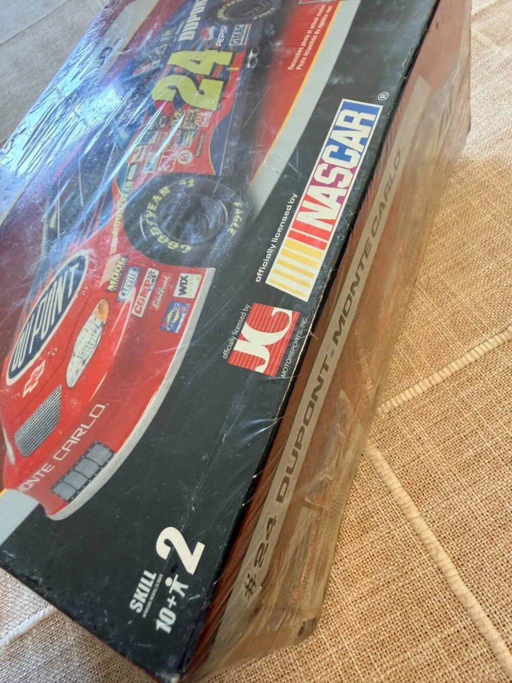 Jeff Gordon Nascar Dupont 2005 Monte Carlo Model AMT-ERTL #24 Model kit #38294